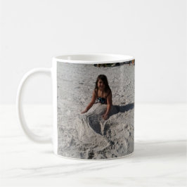 kleine Meerjungfrau auf Strand durch bbillips Tasse