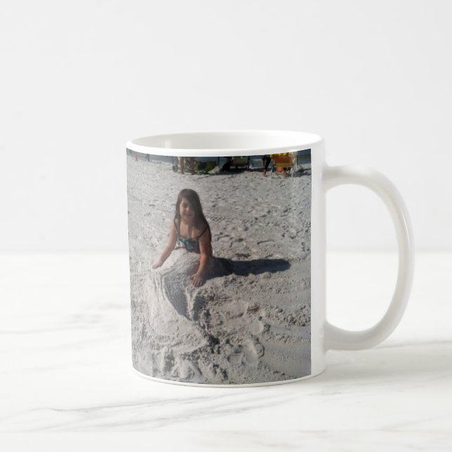 kleine Meerjungfrau auf Strand durch bbillips Tasse (Rechts)