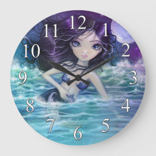 Kleine Meerjungfrau in der Wanduhr am Meer