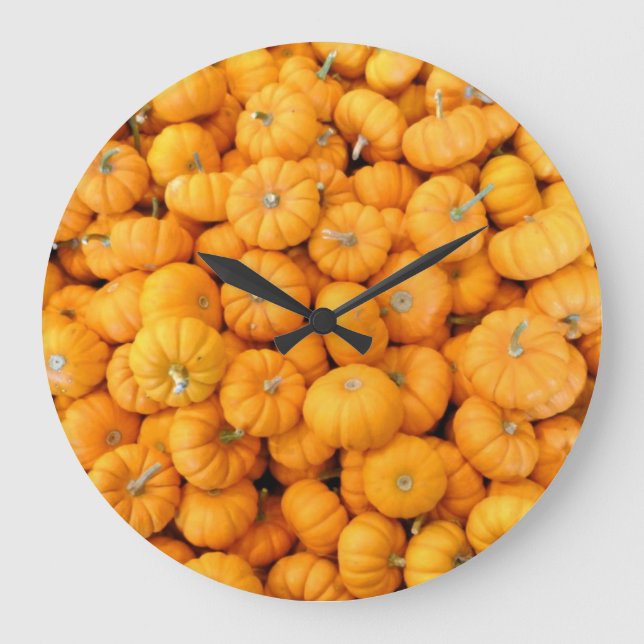 Kleine Orange Fall Harvest Pumpkins Große Wanduhr (Vorderseite)