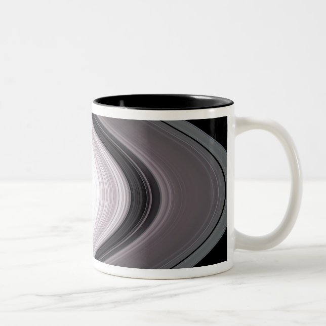 Kleine Partikel in SaturnÃ, aber Â Â ½s Rings Zweifarbige Tasse (Rechts)