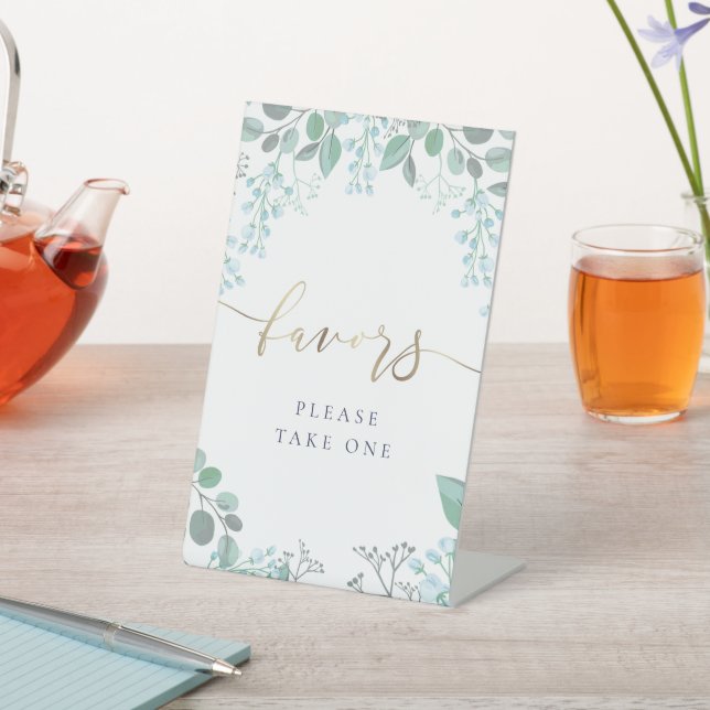 kleine pastellblaue Blüten bevorzugen das Schild f (In SItu)