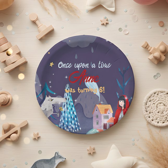 Kleine rote Reithaube Geburtstagspapier Plate Pappteller (Von Creator hochgeladen)