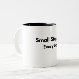 Kleine Schritte jeden Tag Motivierender Erfolgs-Mi Zweifarbige Tasse
