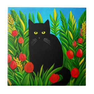 Kleine schwarze Katze in einem Tulip-Garten Fliese