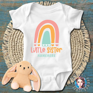 Kleine Schwester bunte Regenbogen-Herzen Baby Strampler