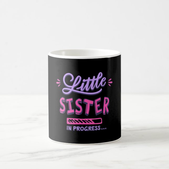 Kleine Schwester im Gange Kaffeetasse (Mittel)