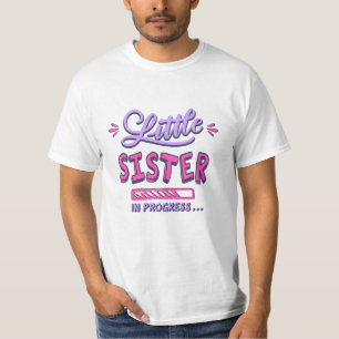Kleine Schwester im Gange T-Shirt