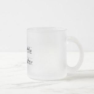 Kleine Schwester mit Big Brother T-Shirts und Gesc Mattglastasse