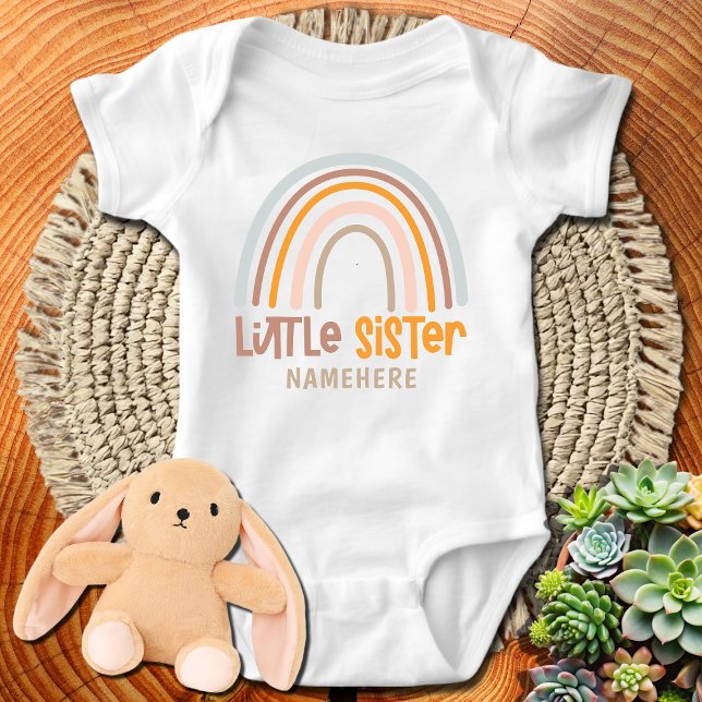 Kleine Schwester Regenbogen Baby Strampler (Von Creator hochgeladen)