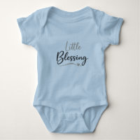Kleine Segnung – Elegantes Babyschlafanzug-Design