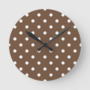Kleine Tupfen - Weiß auf Kaffee Runde Wanduhr