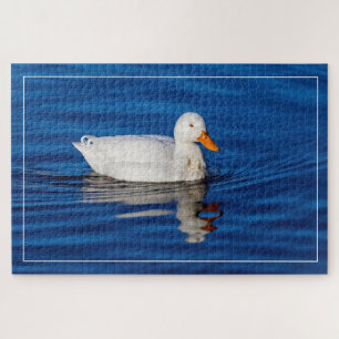 Kleine weiße Ente in geflecktem Wasser Puzzle