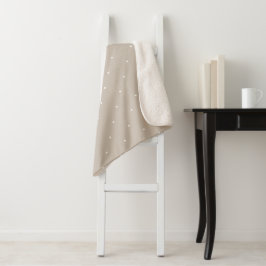 Kleine weiße Tupfen auf kühlem Beige oder Greige Sherpadecke