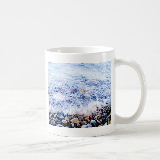 Kleine Welle und farbenfrohe Steine Tasse (Rechts)