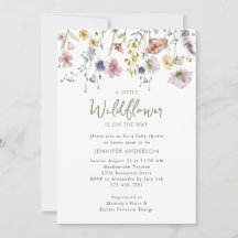 Kleine Wildblume auf dem Weg zur Blumendusche