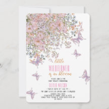 Kleine Wildblume ist in Blütendusche