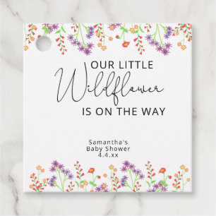 Kleine Wildblumen sind auf dem Weg Geschenkanhänger