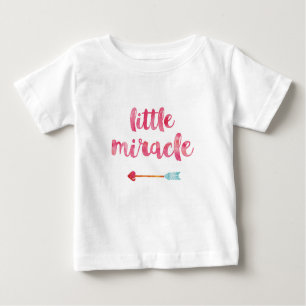 Kleine Wundertypografie-Girls krümmen Shirt