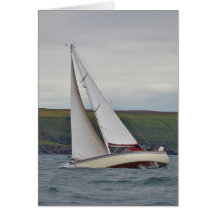 Kleine Yacht hart segeln