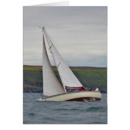 Kleine Yacht hart segeln