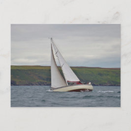 Kleine Yacht hart segeln Postkarte