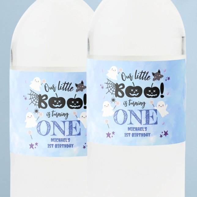 Kleiner Boo! Niedlicher Junge Spooky Halloween 1.  Wasserflaschenetikett (Von Creator hochgeladen)