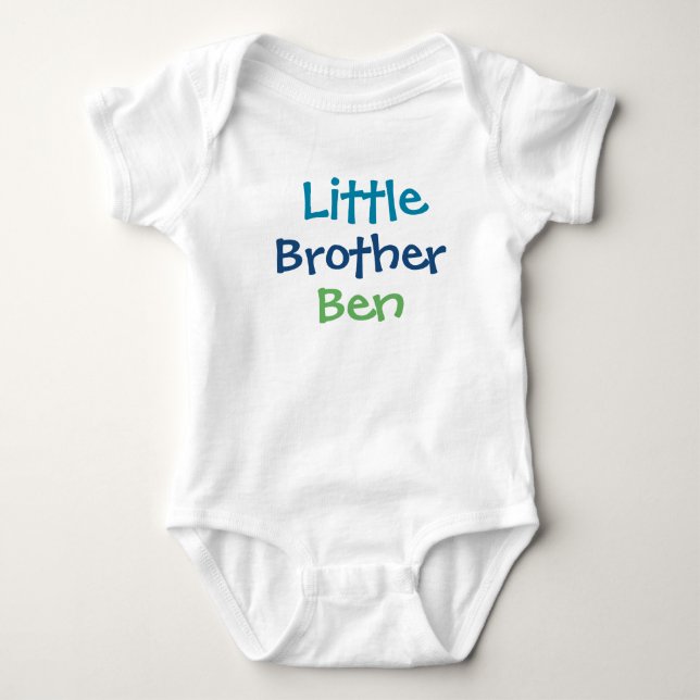 Kleiner Bruder farbenfrohe Monogram Boys Baby Strampler (Vorderseite)