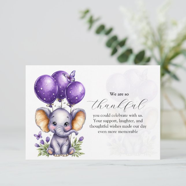 Kleiner Elefant mit träumerischen lila Ballons Dankeskarte (Stehend Vorderseite)