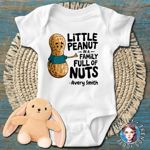 Kleiner Erdnuss in einer Familie voller Nuts Print Baby Strampler