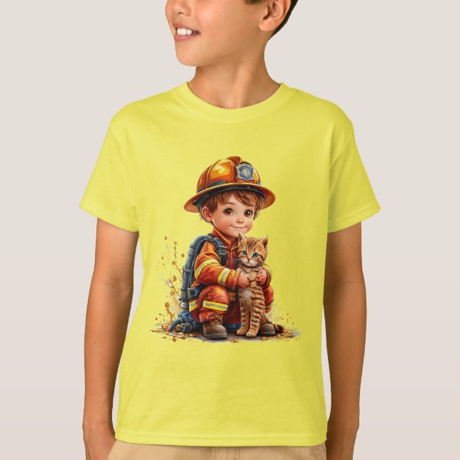 Kleiner Feuerwehrmann mit Kätzchen T-Shirt (Vorderseite)