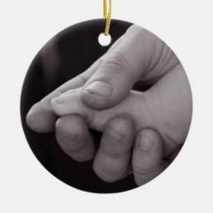 Kleiner Fuß in Großhand Ornament