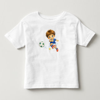 Kleiner Fußballer beim Schuss aufs Tor Kleinkind T-shirt
