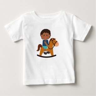 Kleiner Junge auf einem Balancepferd Baby T-shirt