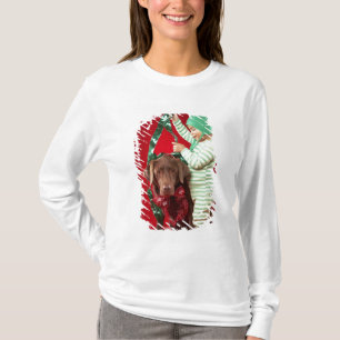 Kleiner Junge, der einen Hund verziert T-Shirt