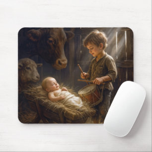 Kleiner Junge spielt sein Trommelchen für Baby in  Mousepad