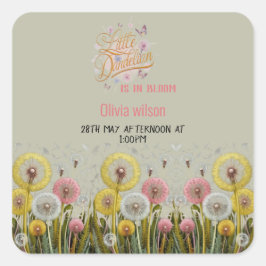 Kleiner Kronleuchter ist in Blütendusche Quadratischer Aufkleber