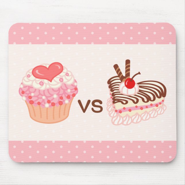 Kleiner Kuchen GEGEN Käsekuchen Mousepad (Vorne)