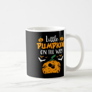 Kleiner Kürbis auf dem Weg zu Halloween Hexenschwa Kaffeetasse