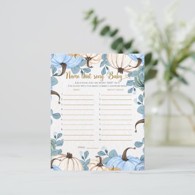 Kleiner Kürbisname, der das Baby-Duschspiel spielt (Stehend Vorderseite)