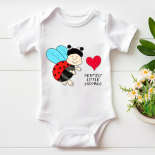 Kleiner Marienkäferjunge mit Herz Baby Strampler