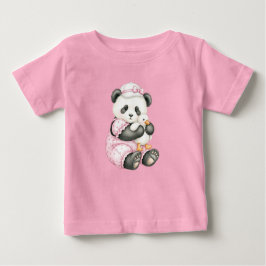 Kleiner Panda in einem rosa Jumpsuit von Natasha U Baby T-shirt