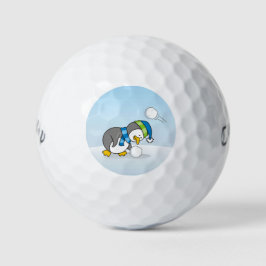 Kleiner Pinguin bekommt eine Schneeball Golfball