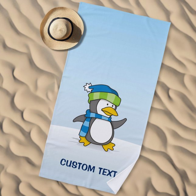 Kleiner Pinguin, der auf Schnee geht Strandtuch (Von Creator hochgeladen)