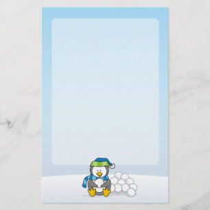 Kleiner Pinguin mit Schneebällen Briefpapier