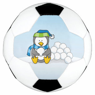 Kleiner Pinguin mit Schneebällen Fußball