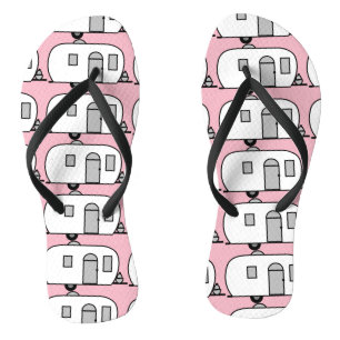 Kleiner roter Sinti und Romawohnwagen Thunder_Cove Flip Flops