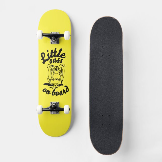 kleiner Sass auf dem Skateboard (Vorderseite)
