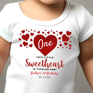 Kleiner Schatz zum Valentinstag Geburtstag jedes A Baby T-shirt