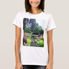Kleiner Wasserfall im Garten T-Shirt